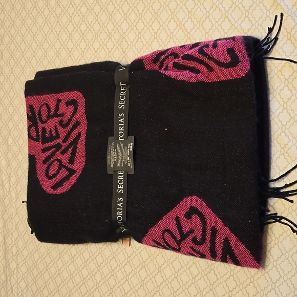 NWT Victoria's Secret "LOVE VICTORIA HEART Blanket/Couverture - Picture 3 of 7